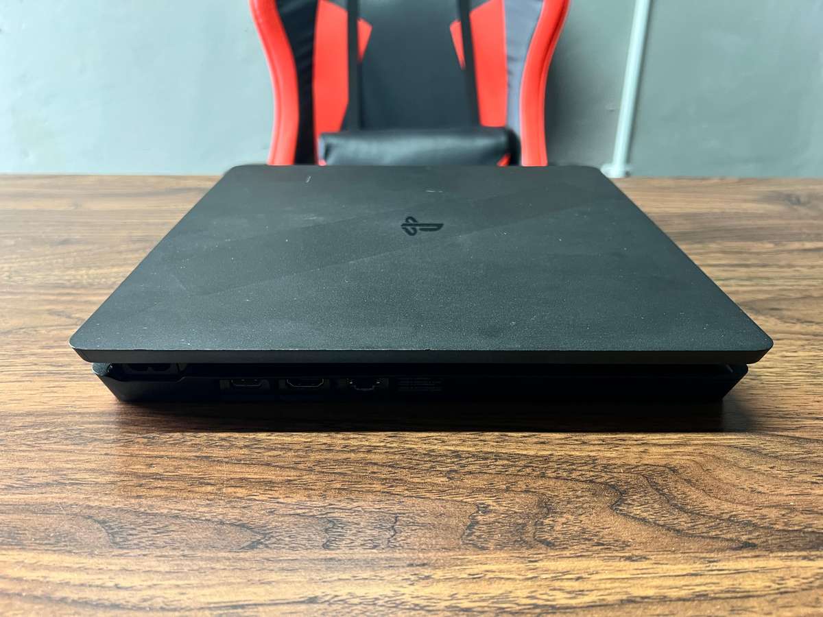 Playstation 4 Slim 500GB + Extras