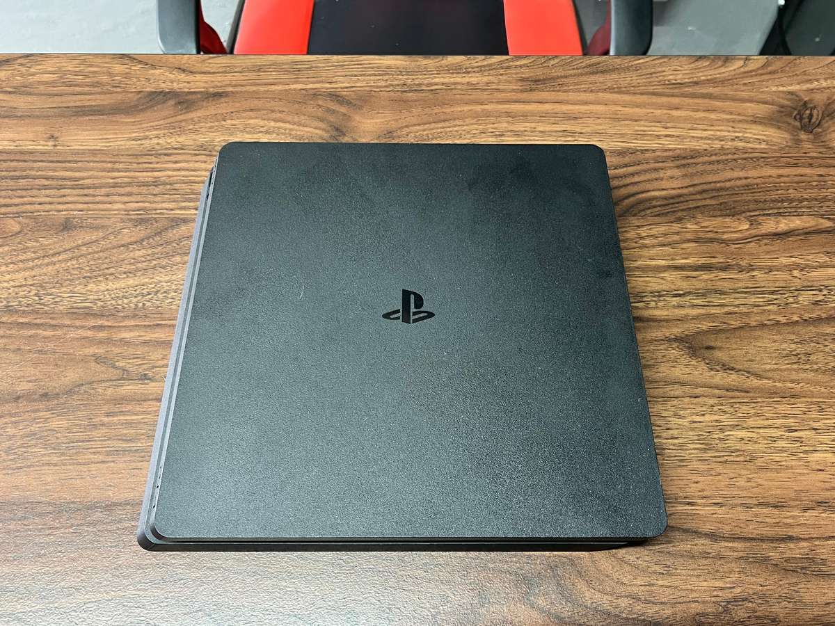 Playstation 4 Slim 500GB + Extras