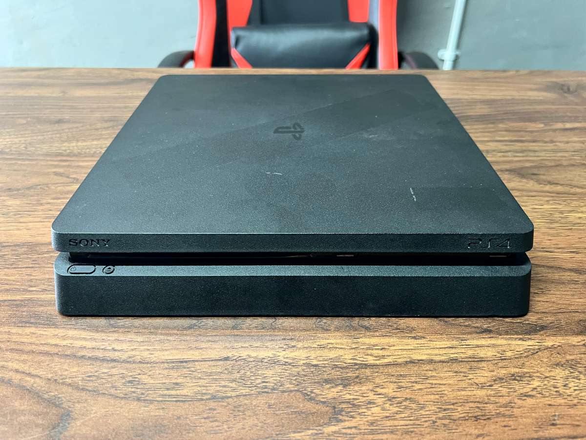 Playstation 4 Slim 500GB + Extras