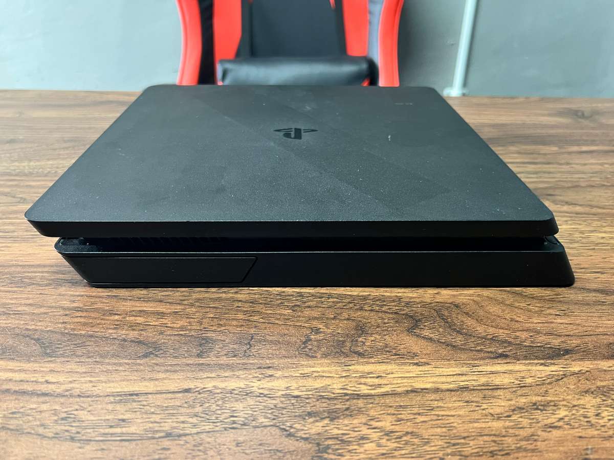 Playstation 4 Slim 500GB + Extras
