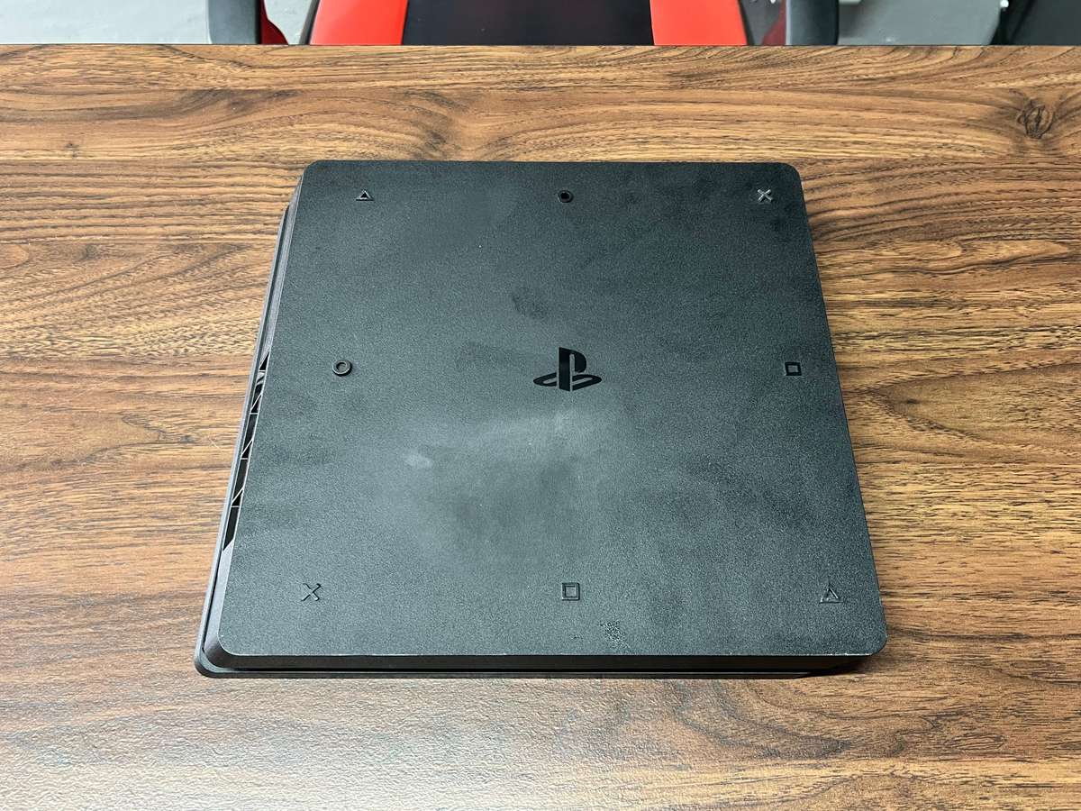 Playstation 4 Slim 500GB + Extras