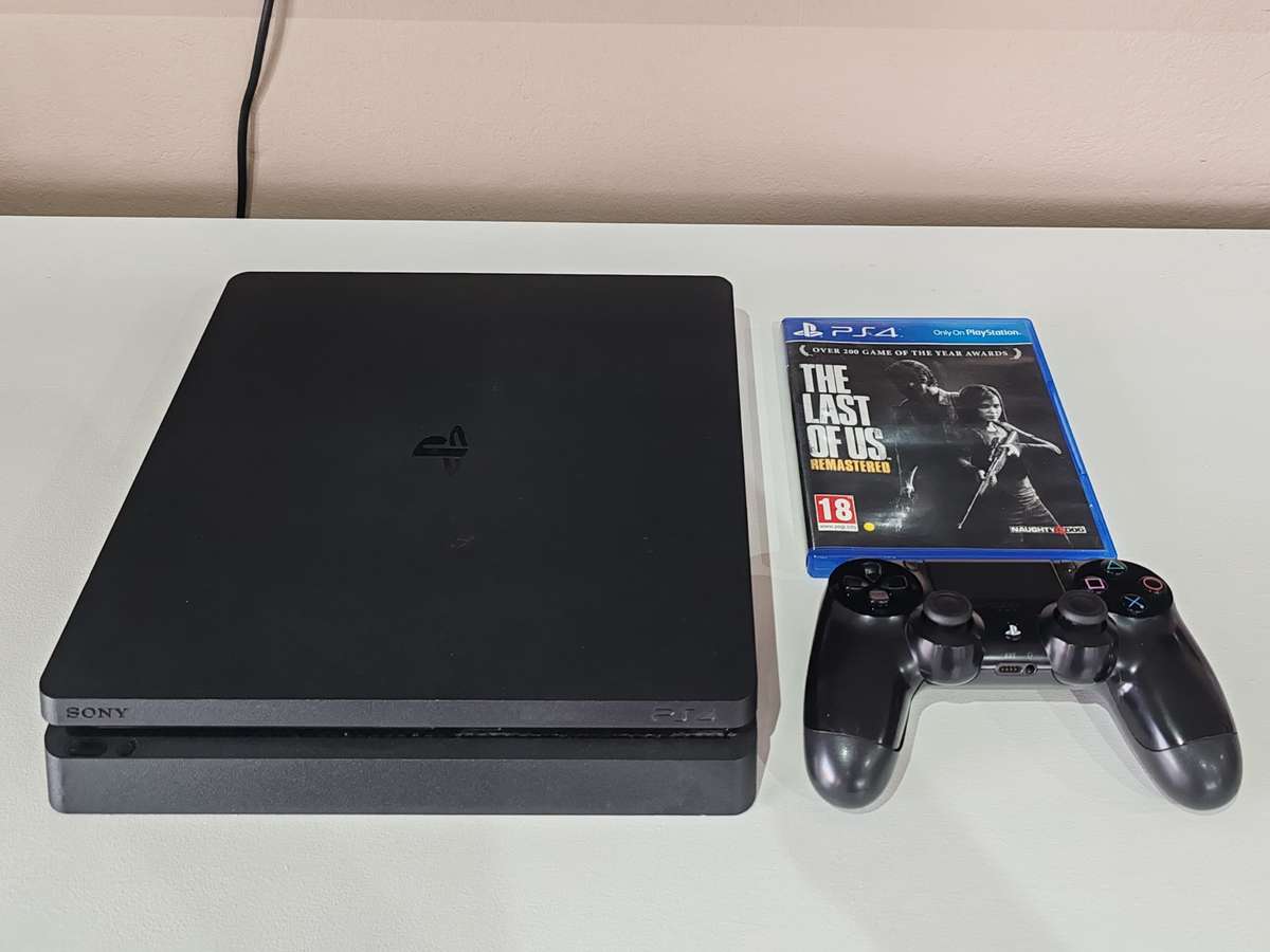 PS4 Slim 1TB + Controller + Game