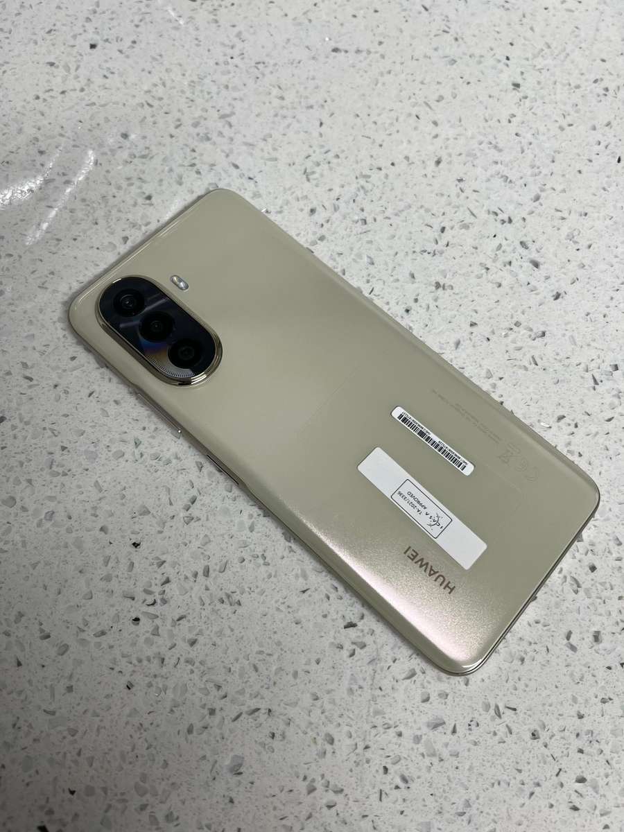 Huawei Nova Y71