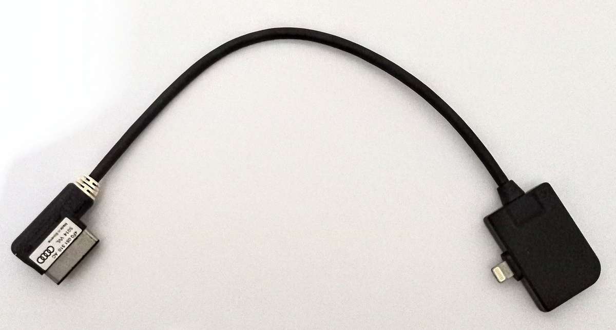 Audi 4F0 051 510 AC Adapter iPod iPhone Lightning Music Interface