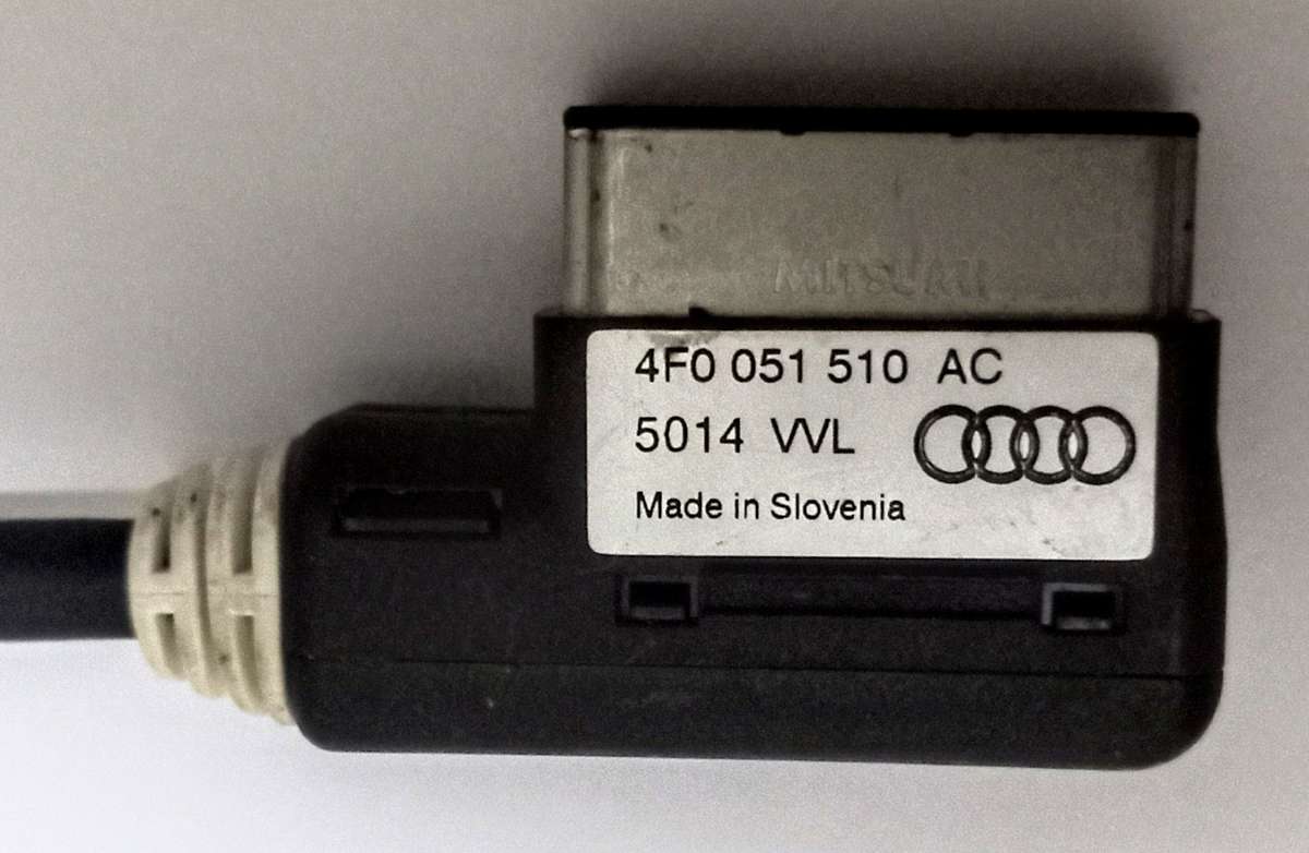 Audi 4F0 051 510 AC Adapter iPod iPhone Lightning Music Interface