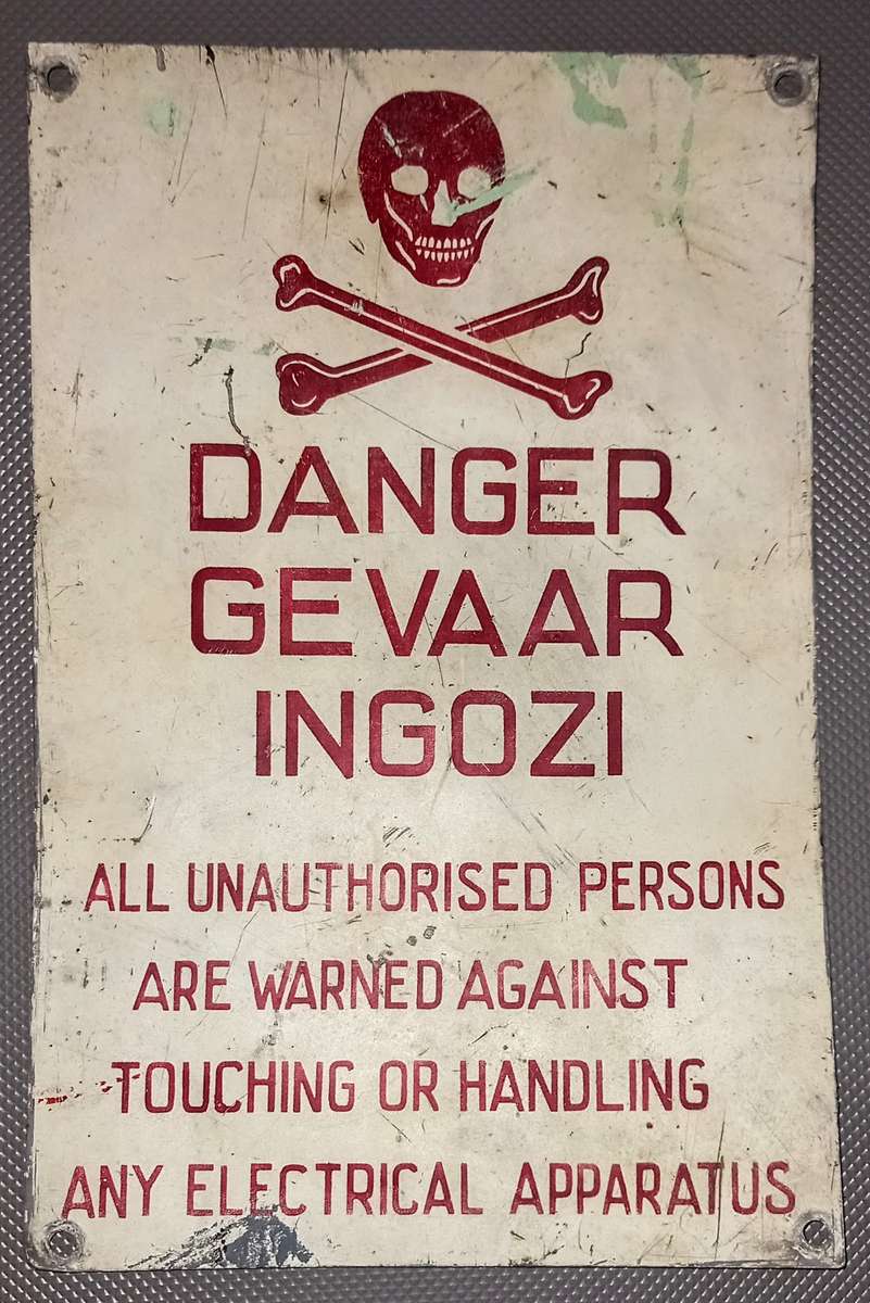 Vintage Aluminum Sheet Metal Warning Sign. 23cm x 35cm