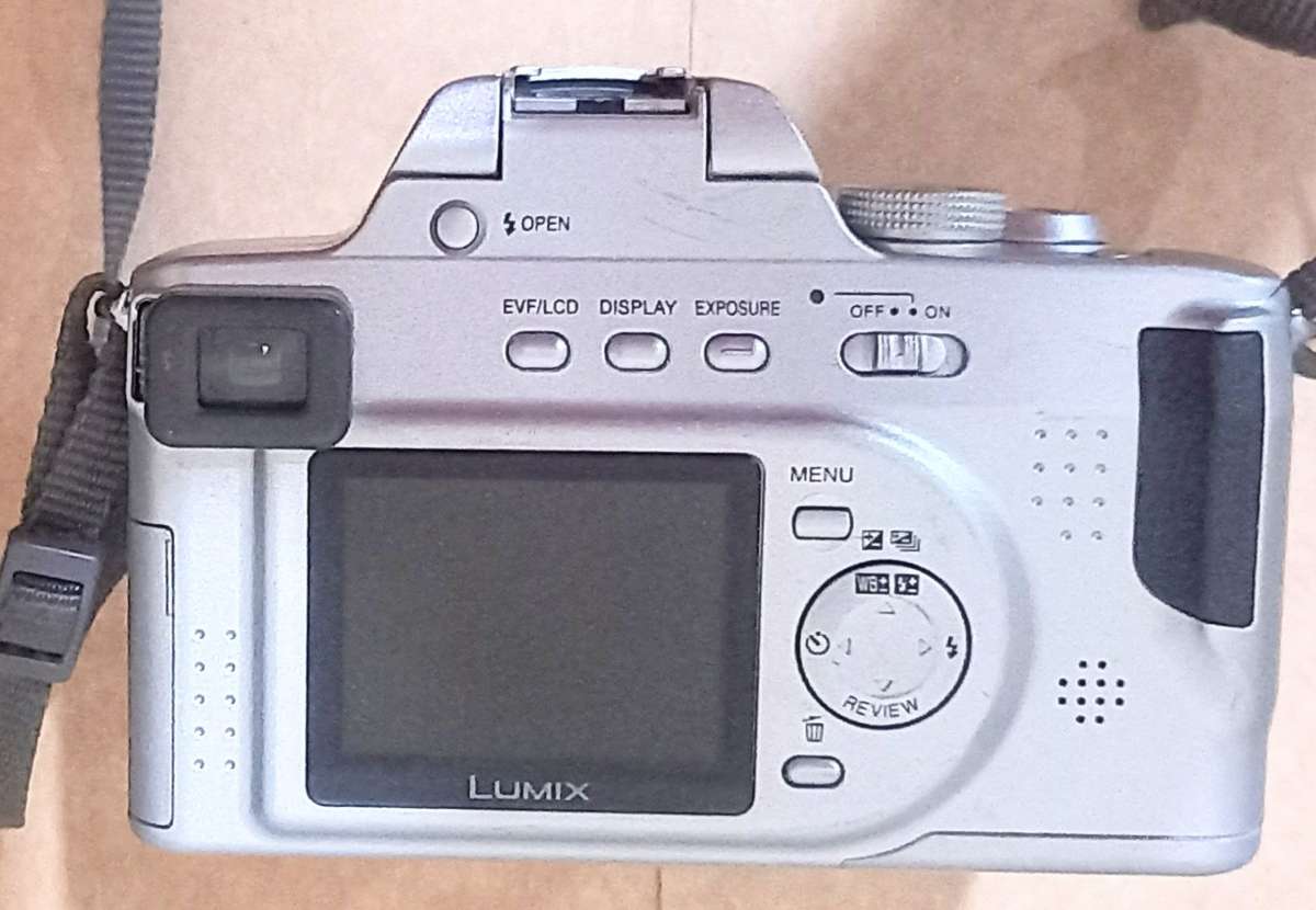 Panasonic LUMIX DMC-FZ20. 5 Megapixel Digital Camera. READ DESCRIPTION.  7Day money back guarantee