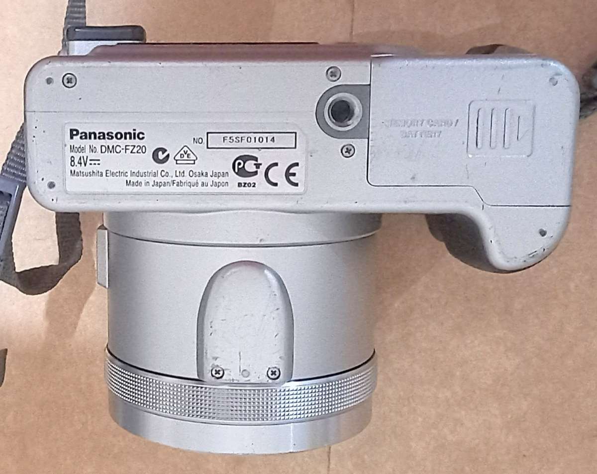 Panasonic LUMIX DMC-FZ20. 5 Megapixel Digital Camera. READ DESCRIPTION.  7Day money back guarantee