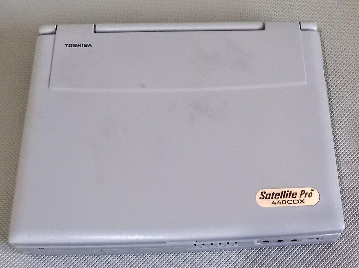 Vintage Windows 98 Toshiba Satellite Pro 440CDX Laptop Bundle in Working Condition