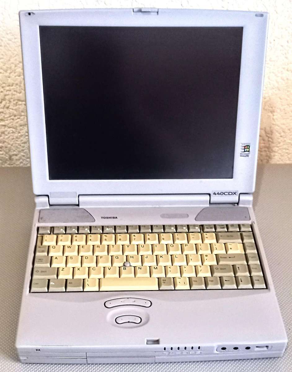 Vintage Windows 98 Toshiba Satellite Pro 440CDX Laptop Bundle in Working Condition