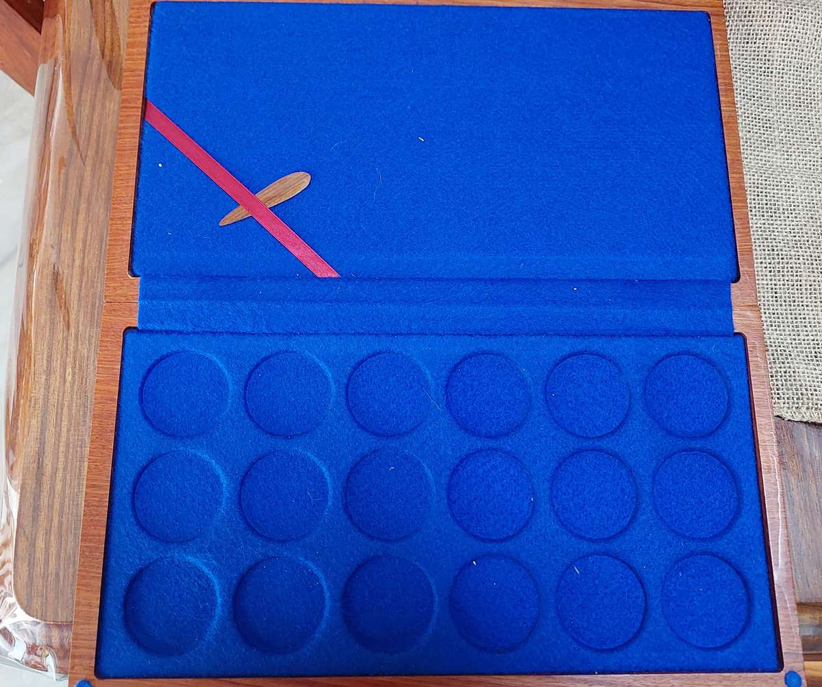 1xcrown of south Africa 1947-1964 box