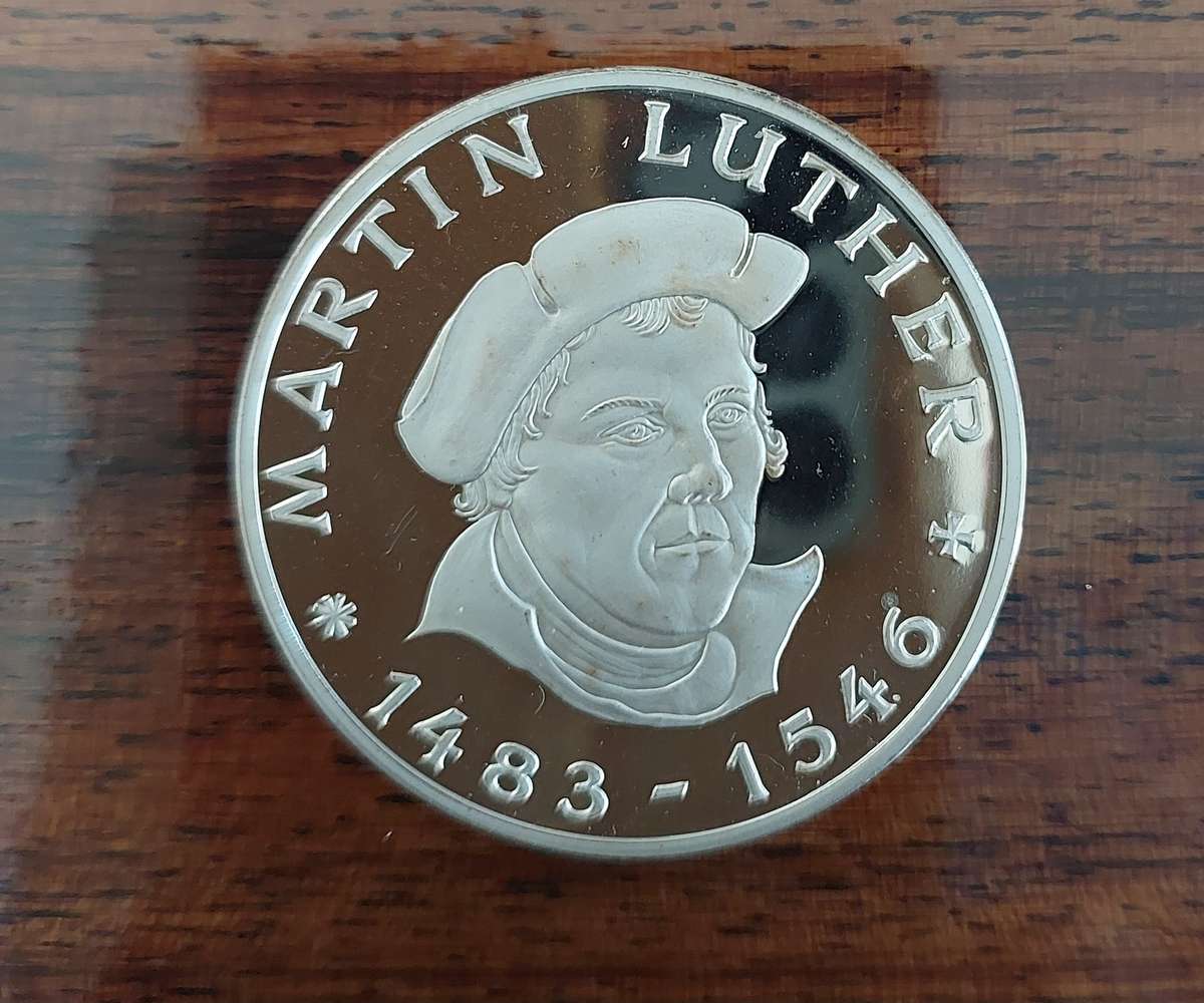 1x9999 silver 1483-1546 Martin Luther coin