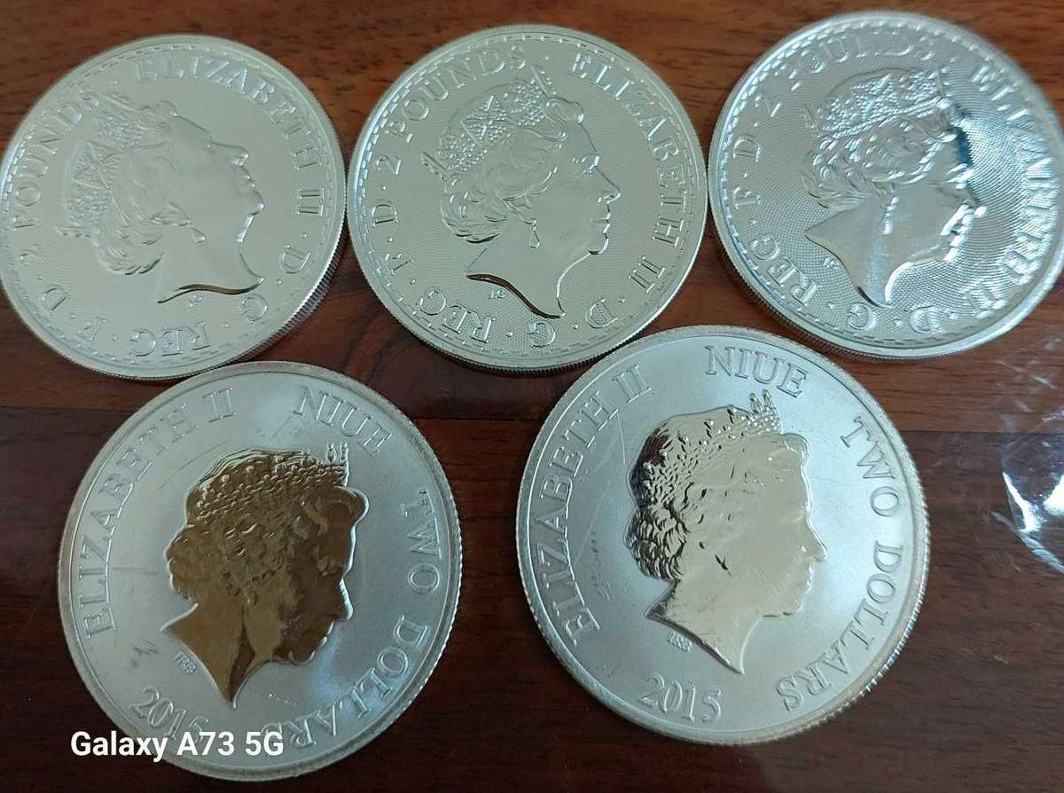 5x1Oz Silver coins.999 3x2021Brittanias and 2x2015 Turtle bid per coin buyer take the lot