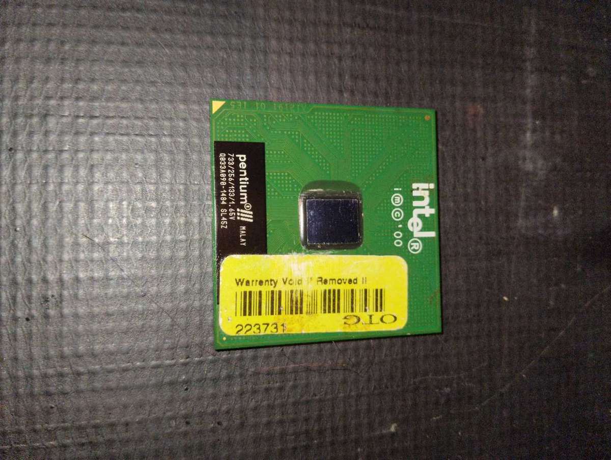 Intel® Pentium® III Processor 733 MHz, 256K Cache, 133 MHz FSB - SL45Z