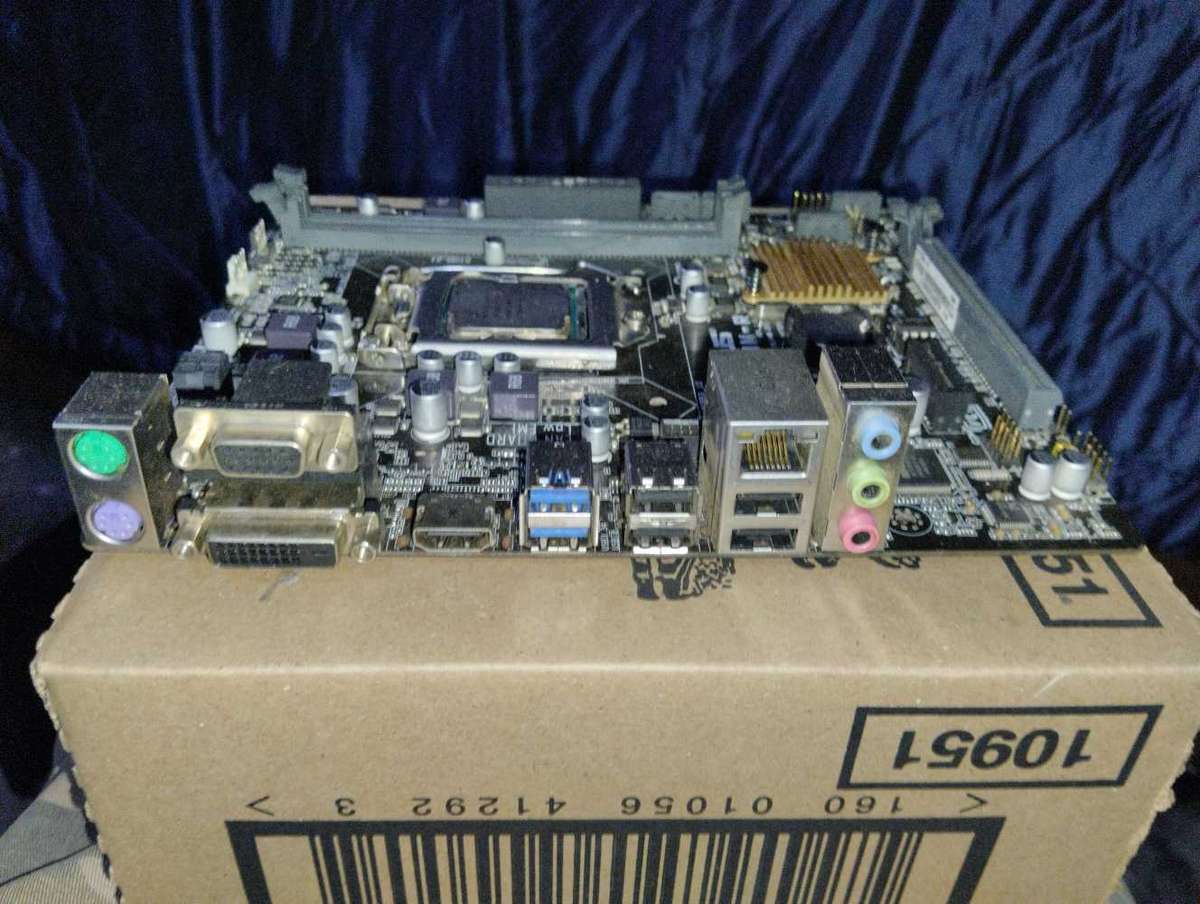 7th gen i3 7100 Combo**Asus H110M-R Motherboard**