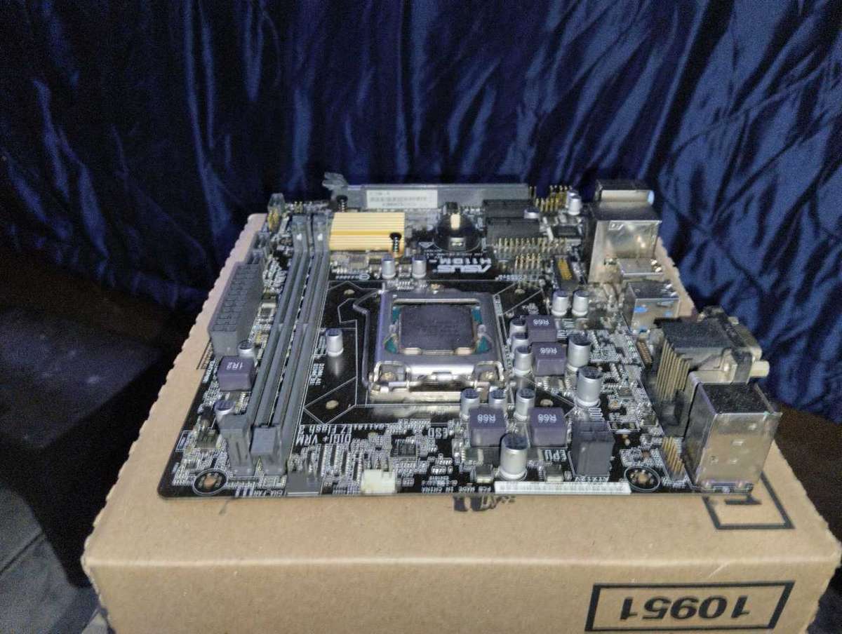 7th gen i3 7100 Combo**Asus H110M-R Motherboard**
