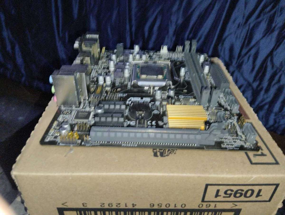 7th gen i3 7100 Combo**Asus H110M-R Motherboard**