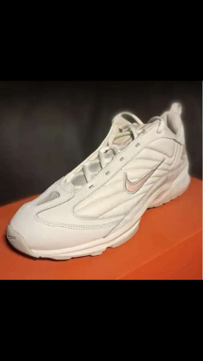 Nike woman steadyIII leather size 8