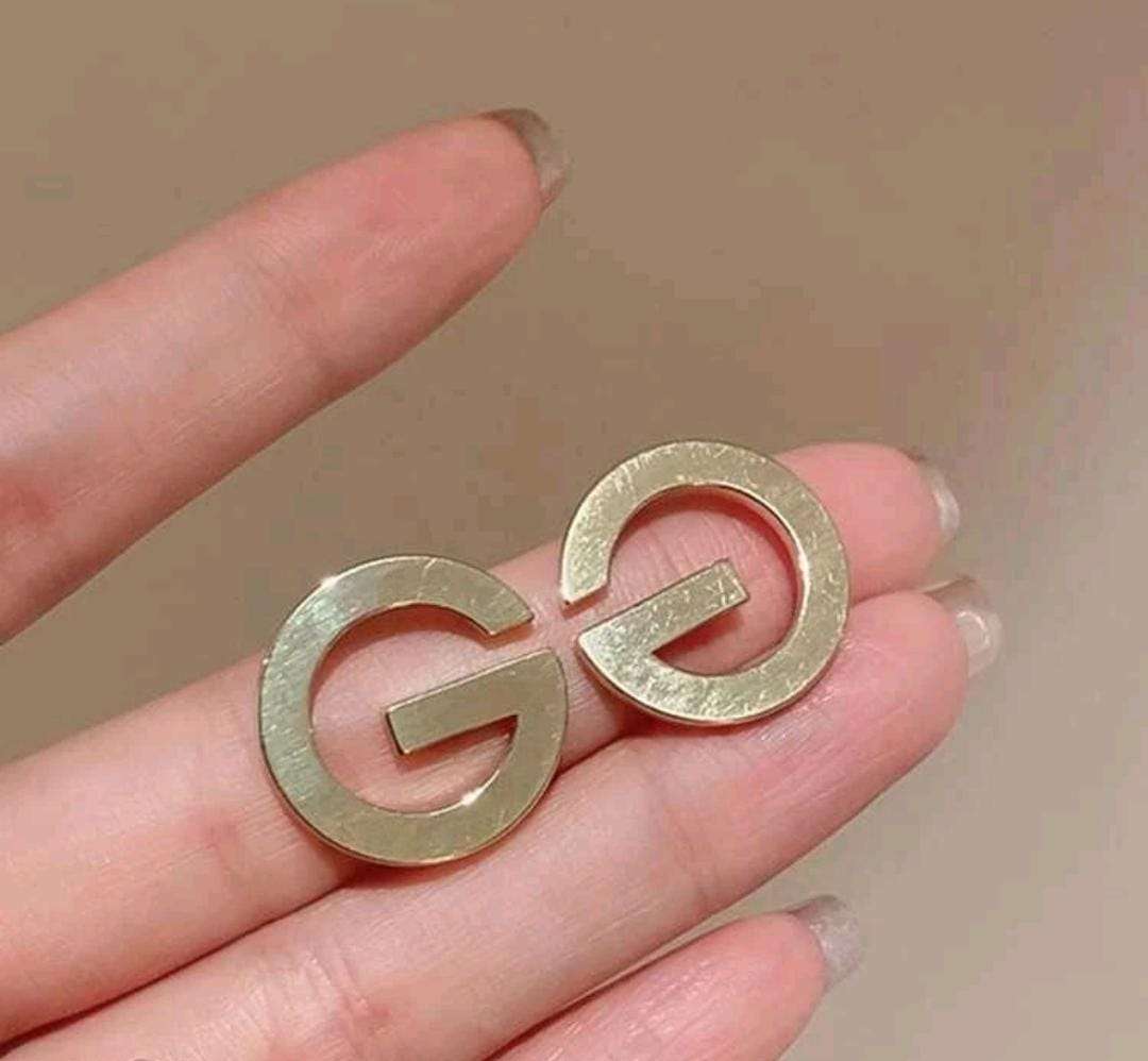 Women cosmetic earrings