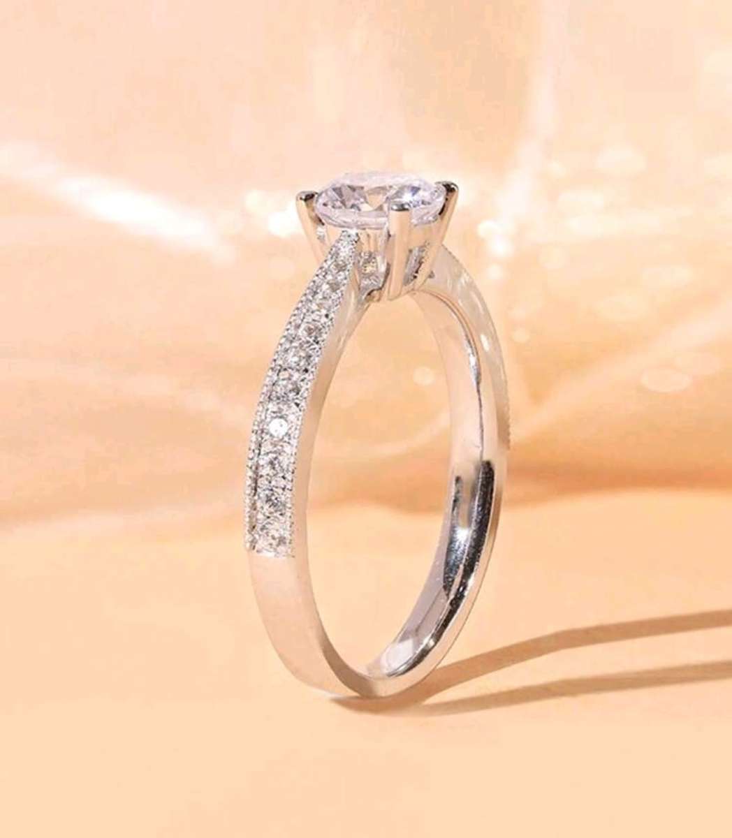 0.95CT Moissanite Diamond Ring With GRA Certificate