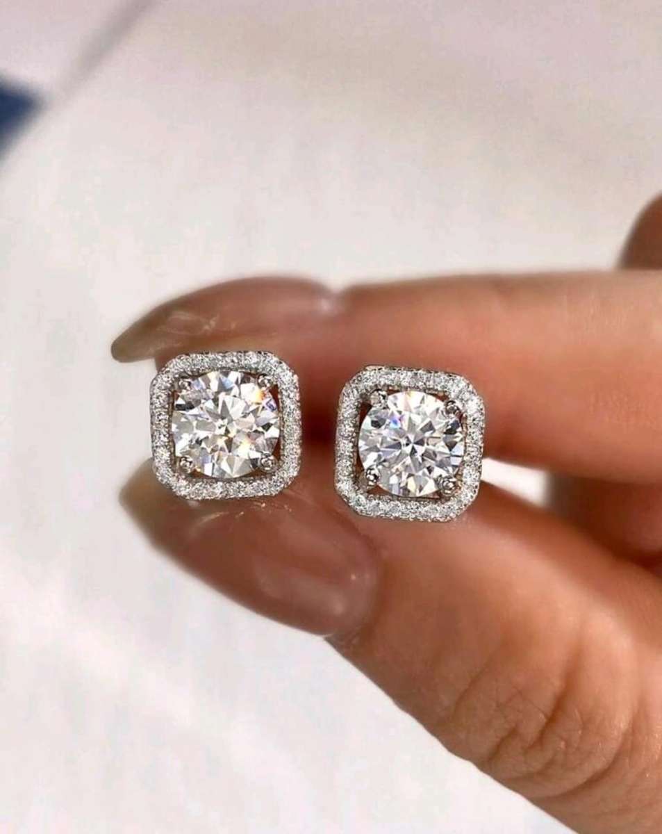 925 with 1ct Moissanite earrings with GRA CERTIFICATE