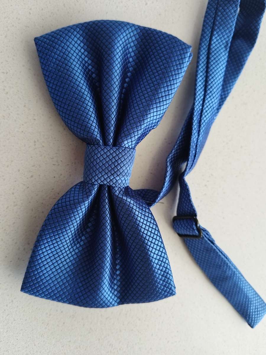 Bow tie
