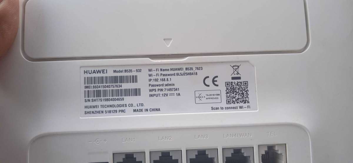 Huawei B535s-932 4G LTE wi-fi router
