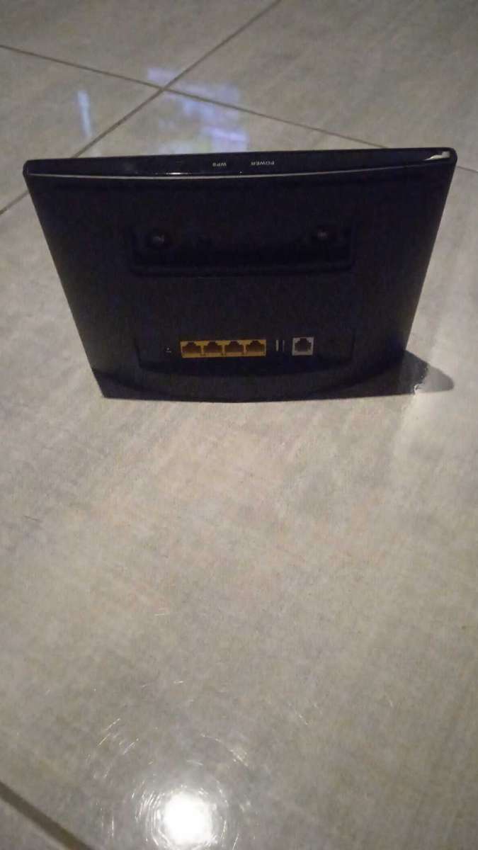 Huawei B525 4G LTE wi-fi router