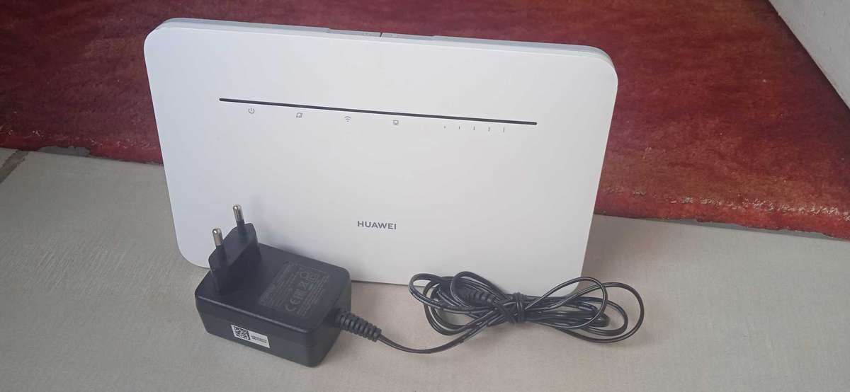 Huawei B535s-932 4G LTE wi-fi router