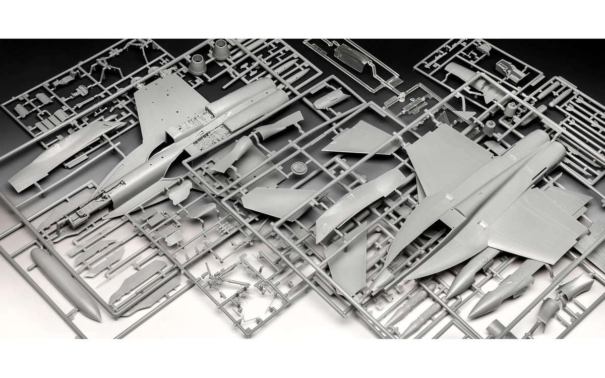 Maverick's F/A-18E Super Hornet Top Gun - Revell 1/48  Brand New