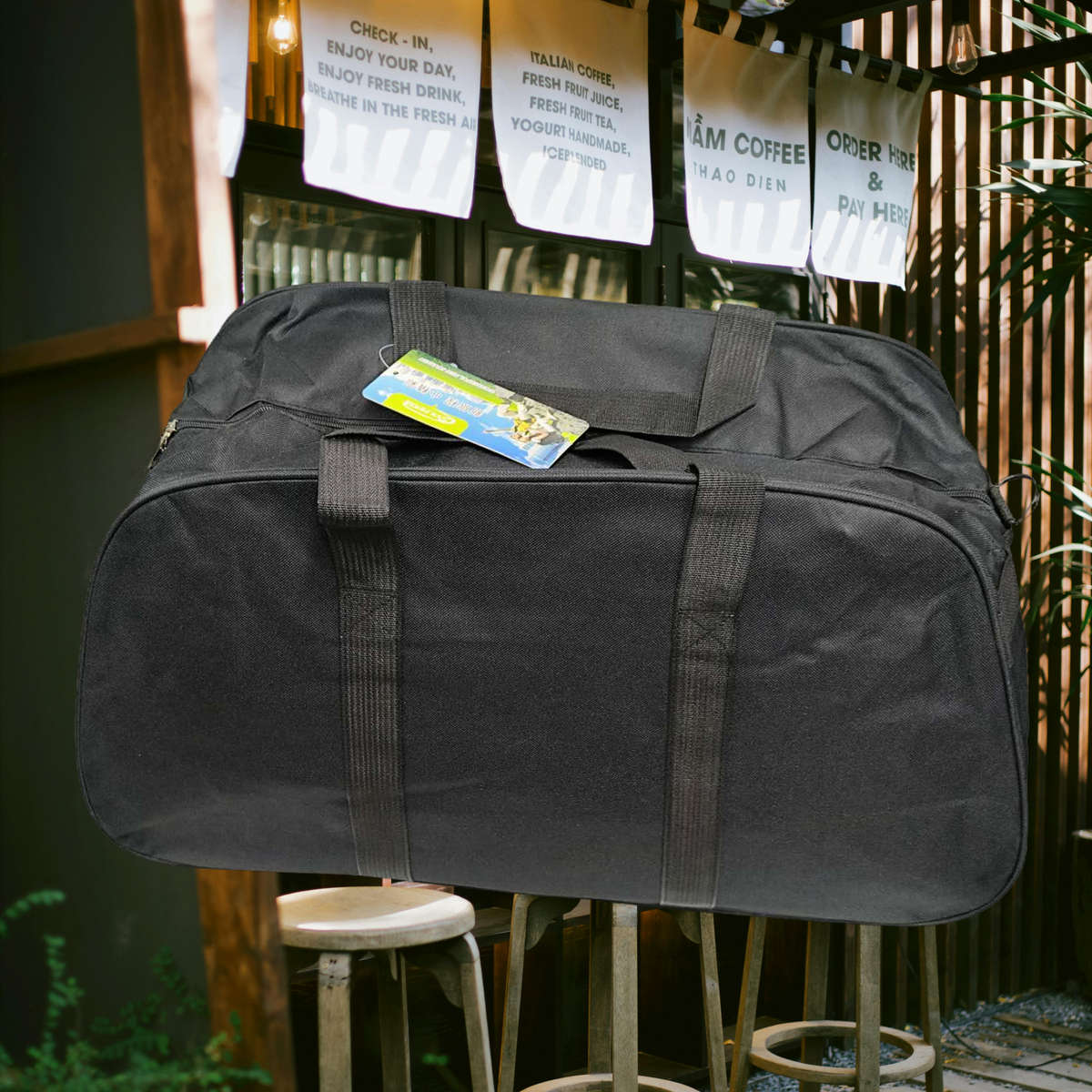 Large capacity travel bag for men and women outdoor sports fitness bag