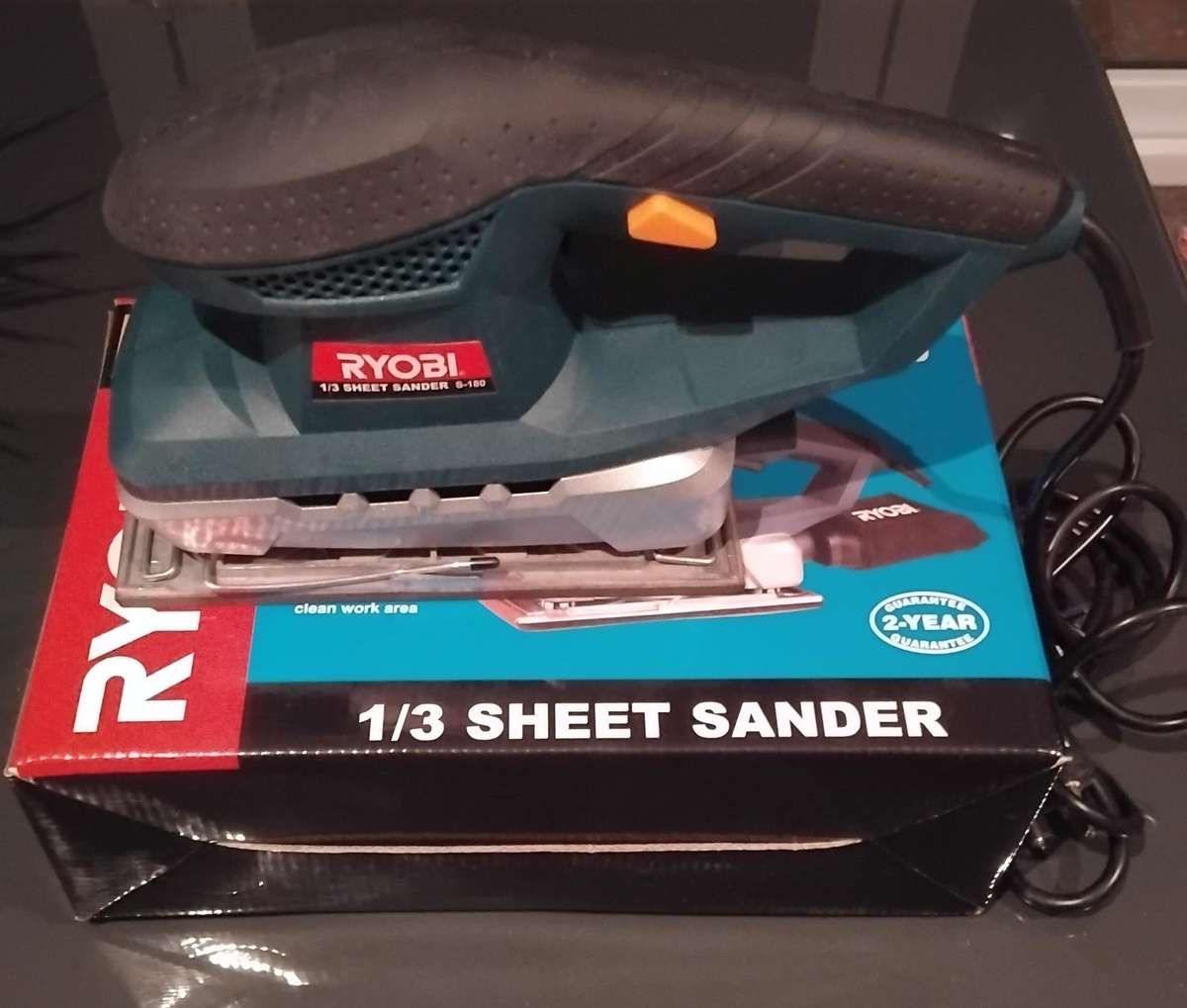 RYOBI 180W Sheet Sander