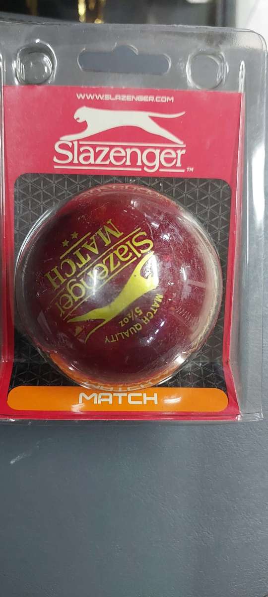 SLAZENGER CRICKET CROWN MATCHBALL SNR 156G