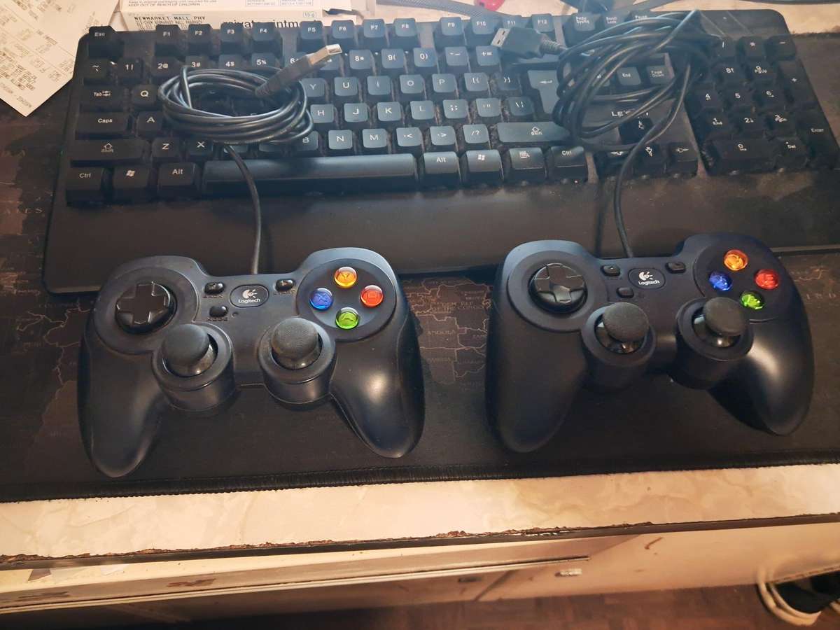 x2 Logitech F310 Gamepad PC Digital Black and Blue Multicolour 940-000138