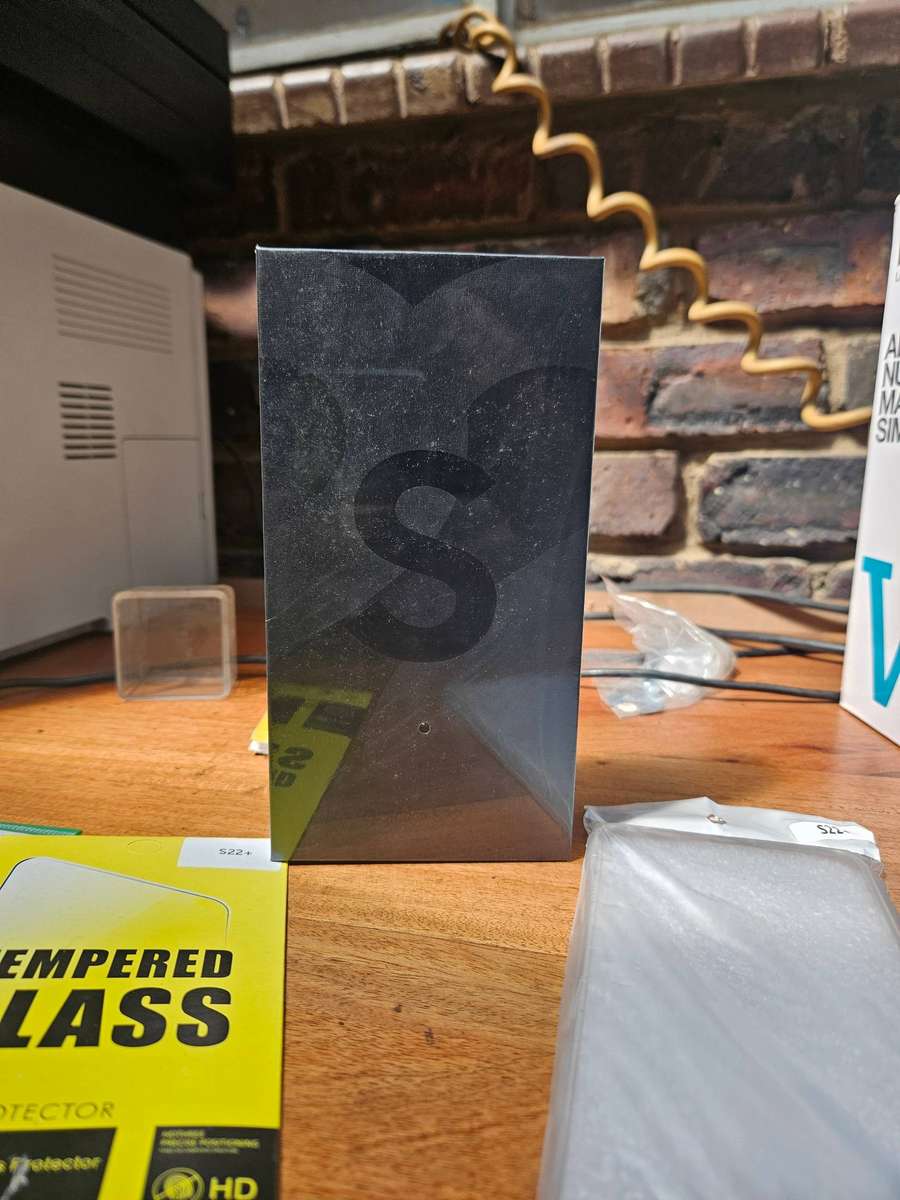 Samsung Galaxy S22+ (128GB/8GB RAM)  Graphite + Box & Extras