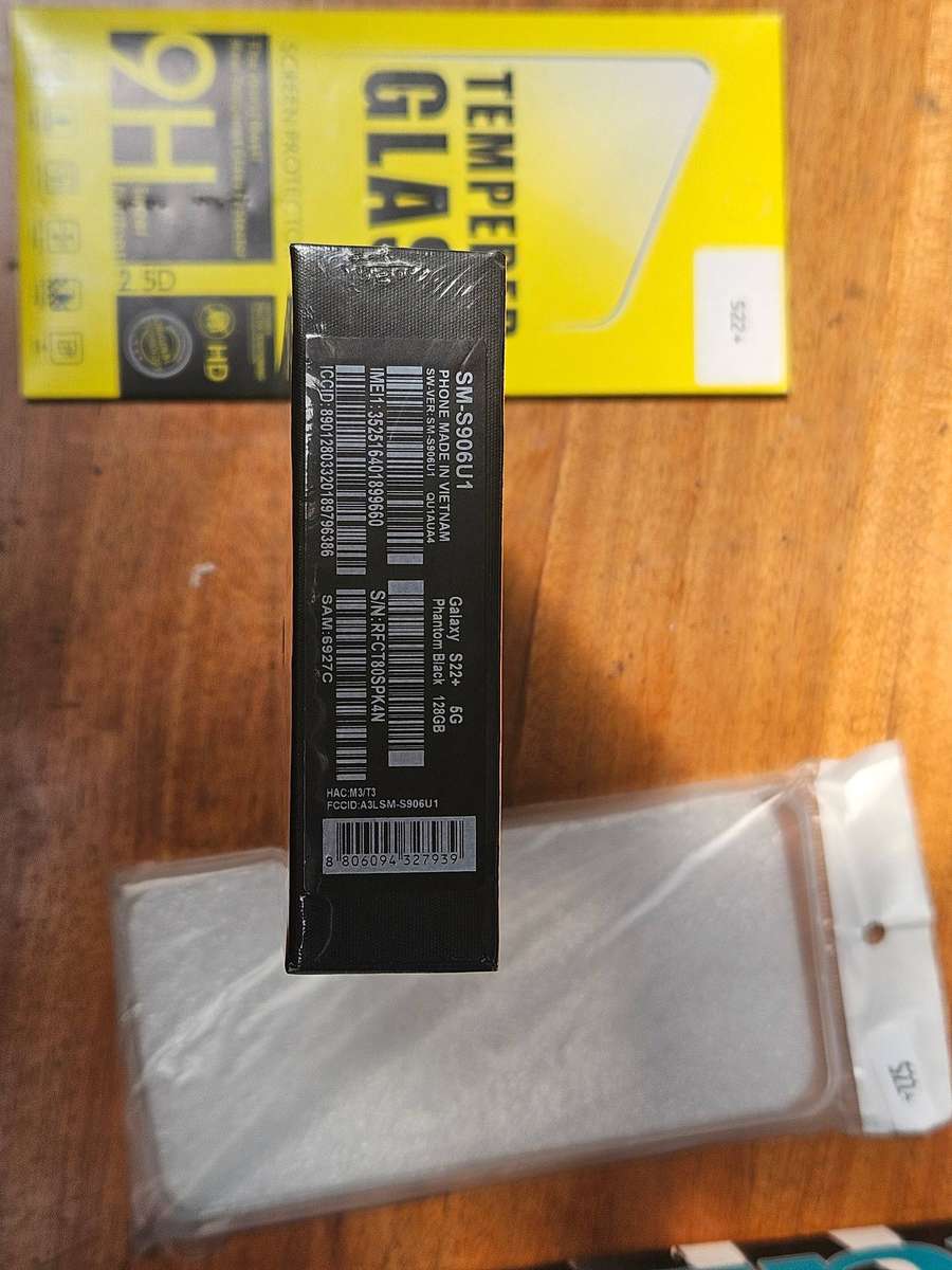 Samsung Galaxy S22+ (128GB/8GB RAM)  Graphite + Box & Extras