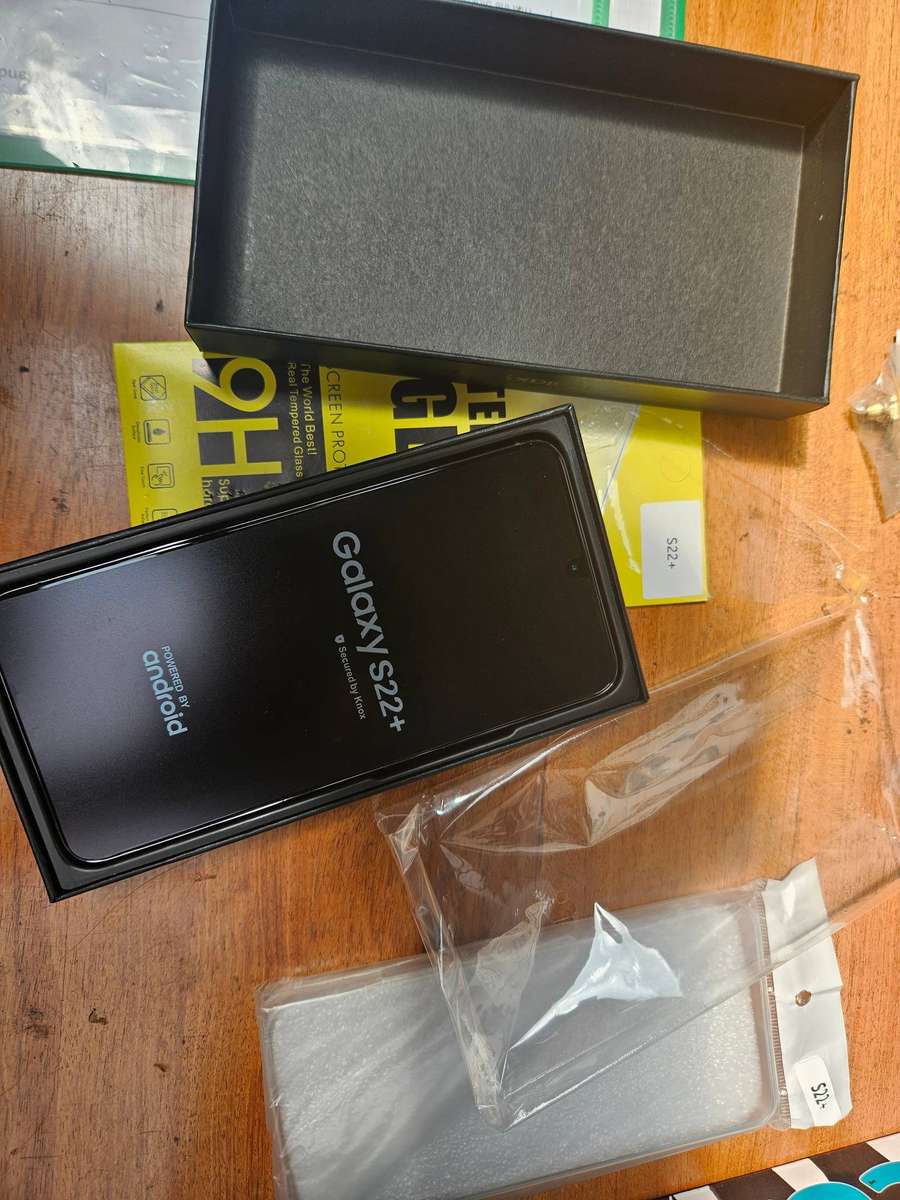 Samsung Galaxy S22+ (128GB/8GB RAM)  Graphite + Box & Extras