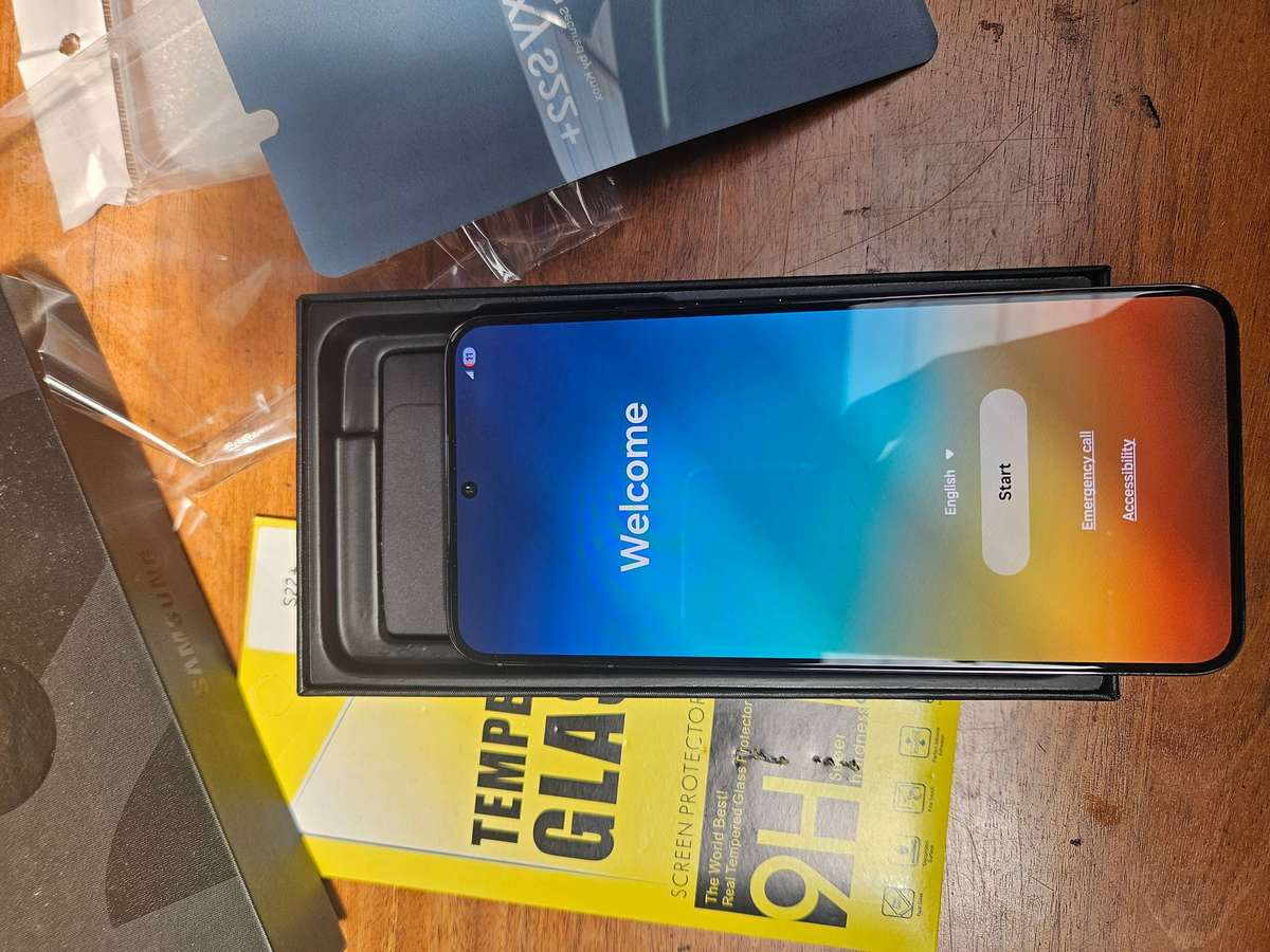 Samsung Galaxy S22+ (128GB/8GB RAM)  Graphite + Box & Extras