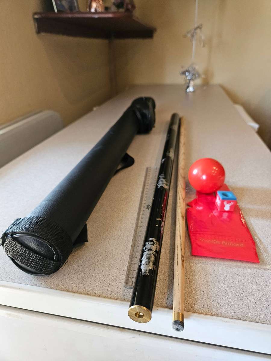 1/2-pc VanQs Ash Wood Pool Cue Set  10mm Tip + Case + Chalk + Red Ball + VanQs Glove