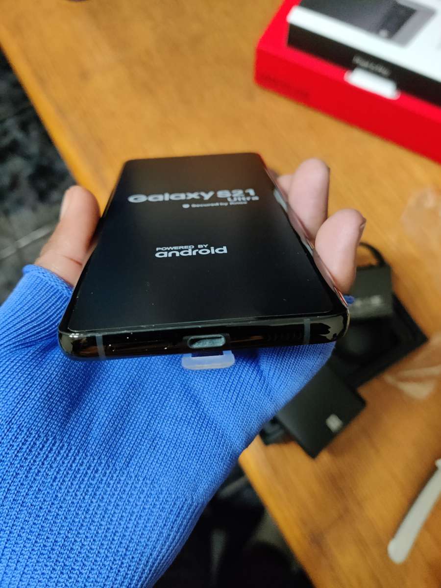 Samsung Galaxy S21 Ultra 5G 128GB - (Refurbished) - Phantom Black + Box and extras