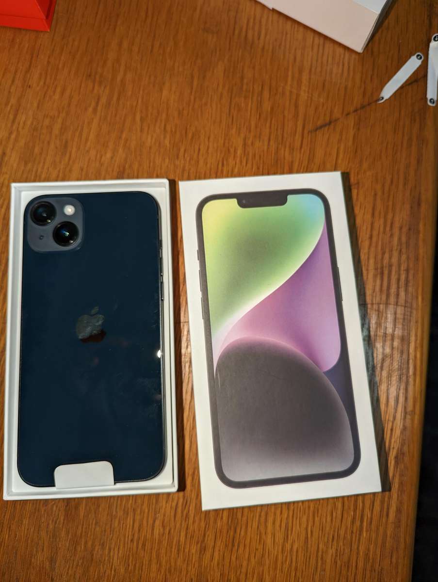 *Bargain* Apple iPhone 14 Plus, 128GB, Midnight + Extras and 2 free complimentary cases