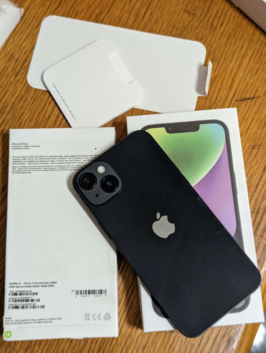 *Bargain* Apple iPhone 14 Plus, 128GB, Midnight + Extras and 2 free complimentary cases