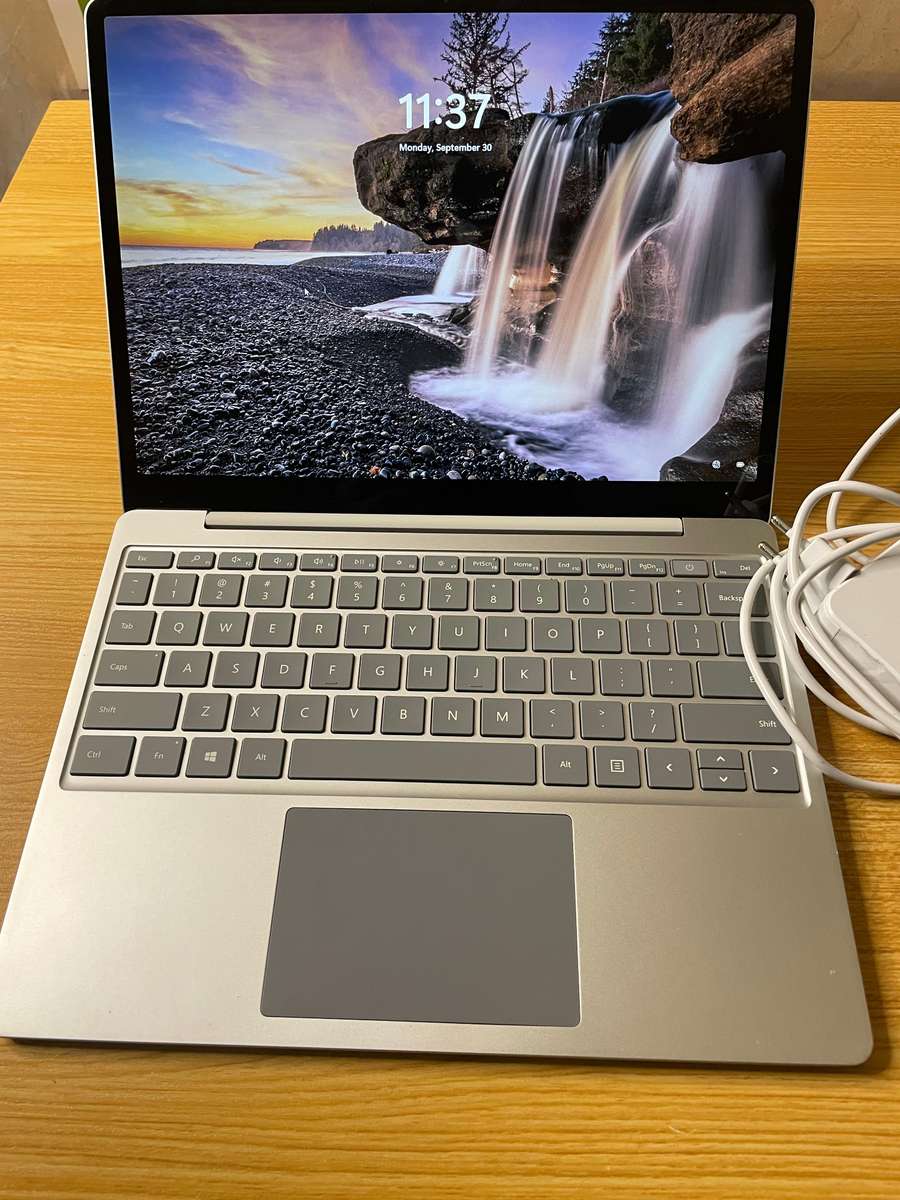 Microsoft Surface Laptop Go - i5 - 1035G1 CPU - 8 GB - RAM - 256 GB SSD