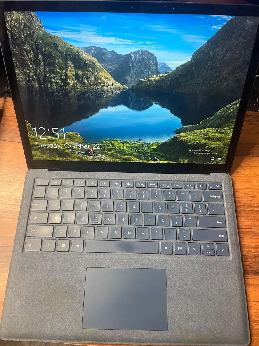 Microsoft Surface Laptop 2 i5-8250U-8GB RAM-256GB Cobalt Blue