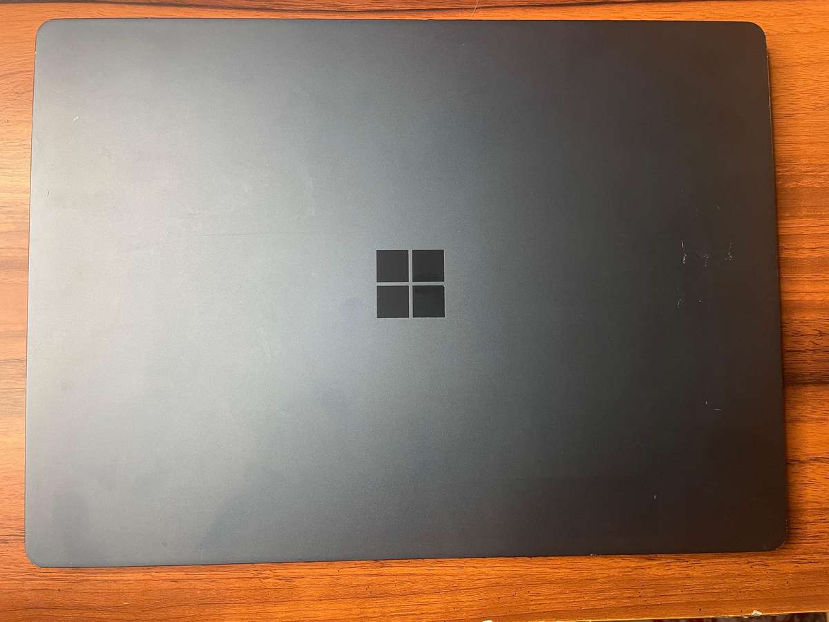 Microsoft Surface Laptop 2 i5-8250U-8GB RAM-256GB Cobalt Blue
