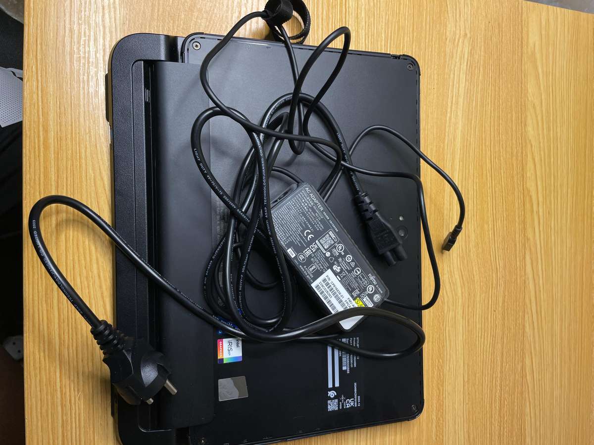 Fujitsu Stylistic Q7312 (12-in-1)- i5, 12th Gen - 16 GB RAM - 256 GB SSD