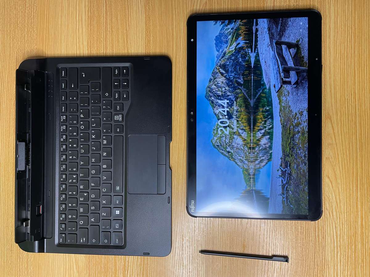 Fujitsu Stylistic Q7312 (12-in-1)- i5, 12th Gen - 16 GB RAM - 256 GB SSD