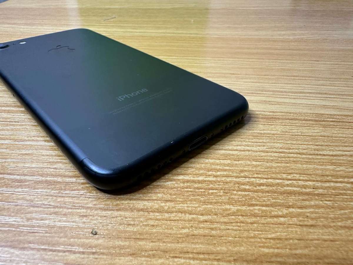 Apple - iPhone 7 - 32 GB - Black