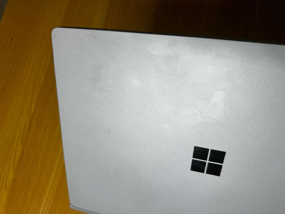 Microsoft Surface Book - Detachable 2 in 1 - 16 GB RAM - i7-6600U - 512 SSD