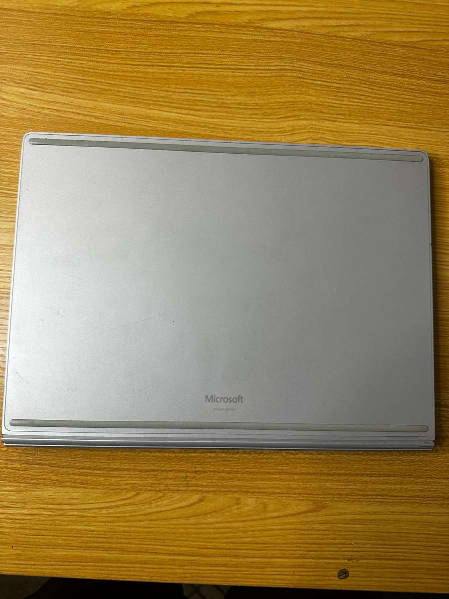 Microsoft Surface Book - Detachable 2 in 1 - 16 GB RAM - i7-6600U - 512 SSD